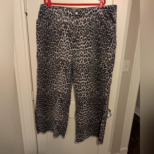 PrettyLittleThing Plus Size 22 Leopard Denim